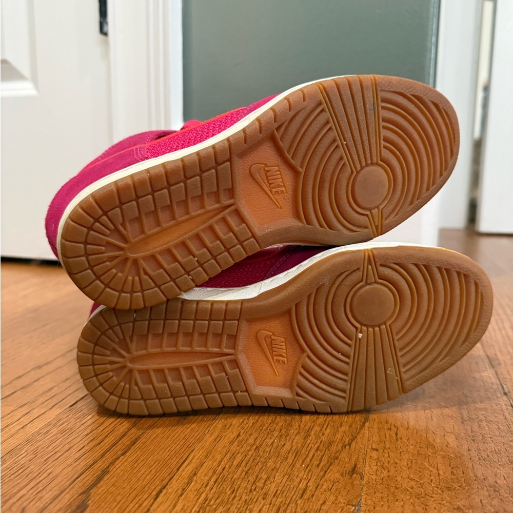 Nike Women's Fuchsia Sky Dunks High-Top Sneakers - Picture 5 of 6